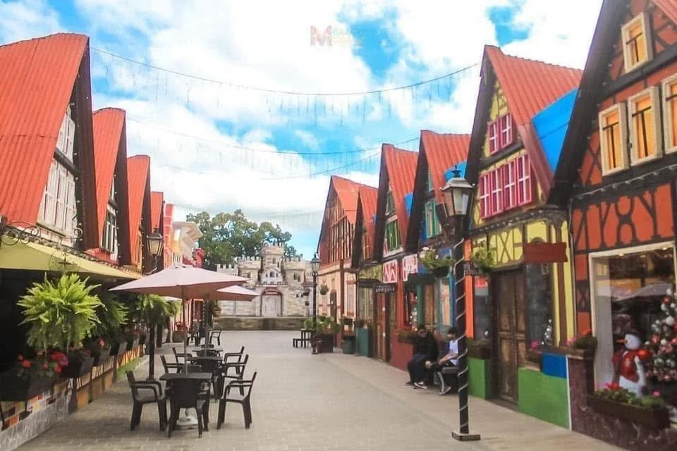 Calle de casas coloridas